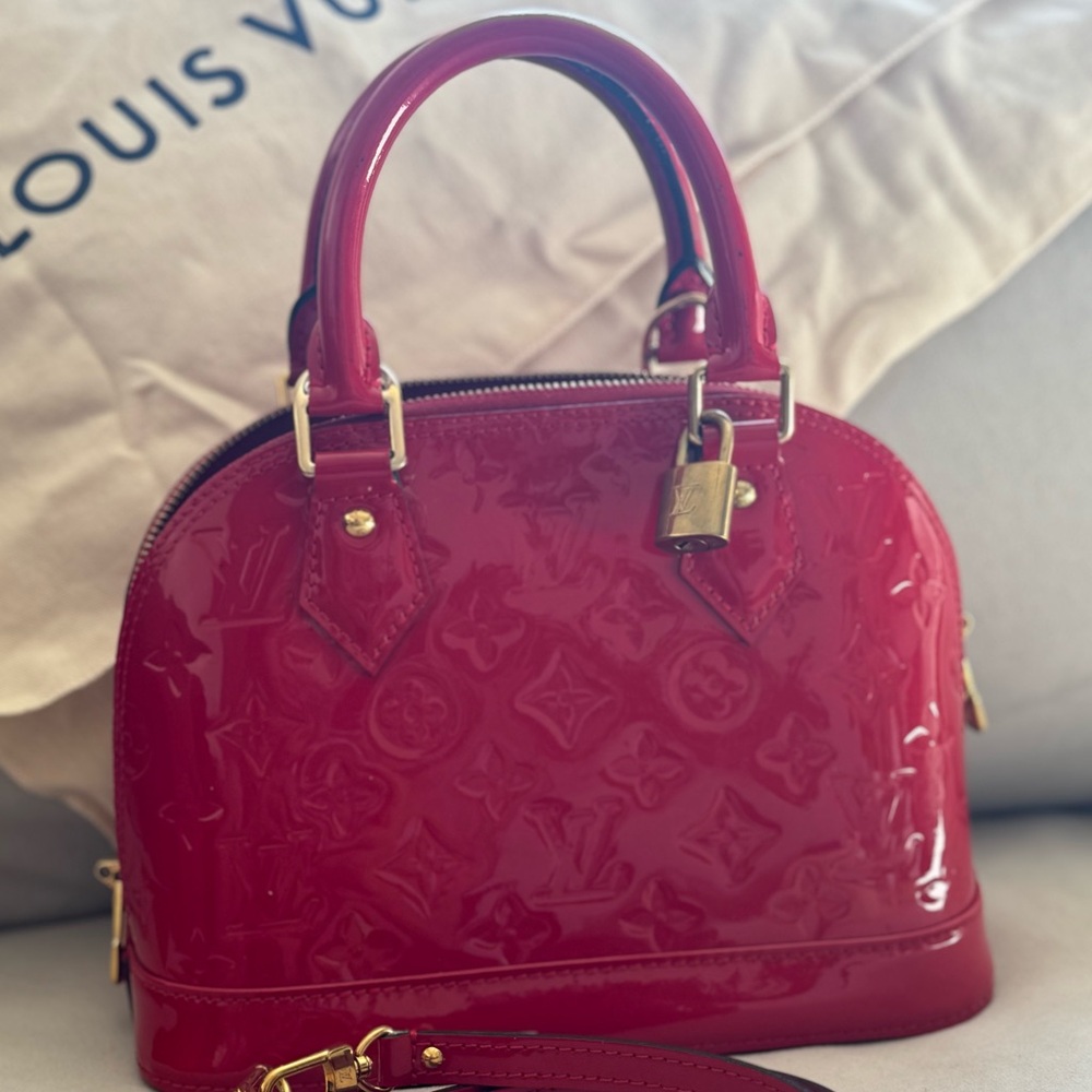 Louis Vuitton Alma BB in Vernis Pomme D'Amour